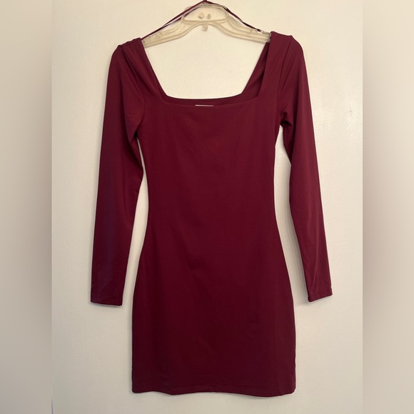 Aritzia Contour
Squareneck Longsleeve Mini Dress in burgundy size M - Picture 2 of 7